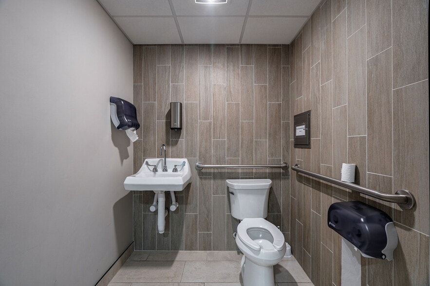 More Photos Of 195 King Ave, Athens Medical For Lease
