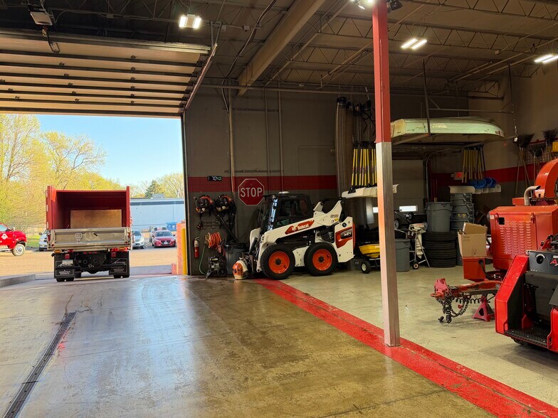 More Photos Of 4301 Quebec Ave N, New Hope Manufacturing For Sale