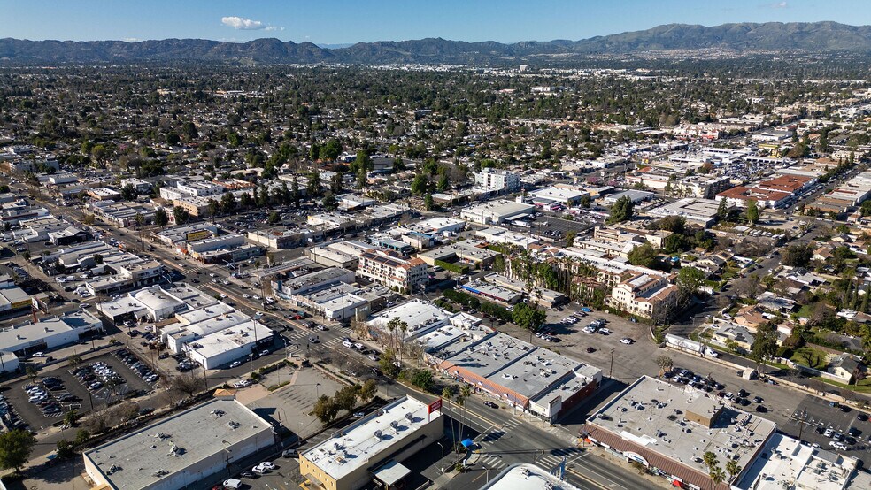 More Photos Of 18407 Sherman Way, Reseda Office For Sale