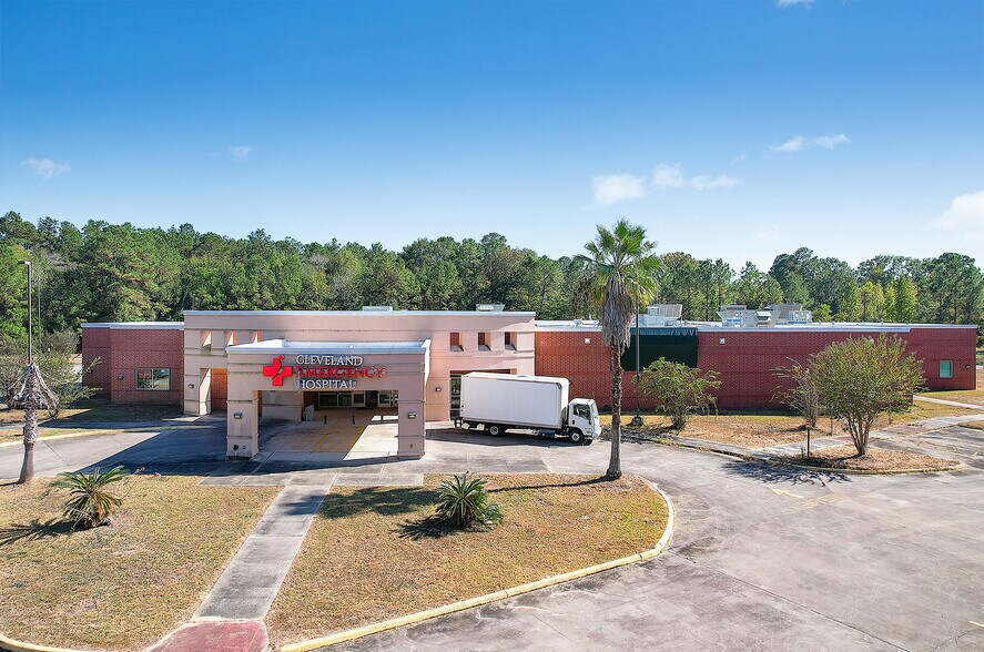 Primary Photo Of 1017 S Travis Ave, Cleveland Hospital For Sale