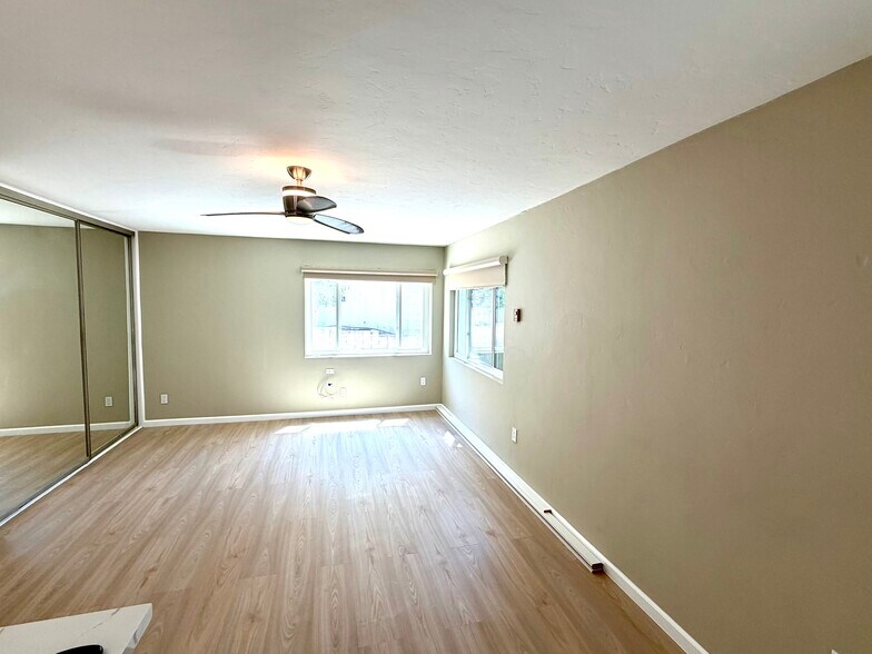 More Photos Of 3560 Front St, San Diego Multifamily For Sale
