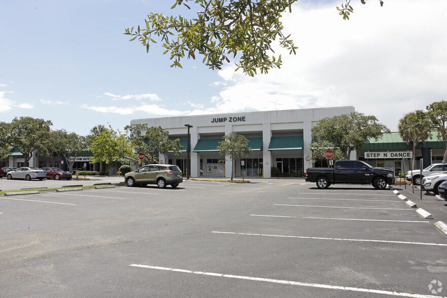 More Photos Of 10018-10146 W Oakland Park Blvd, Sunrise Storefront For Lease