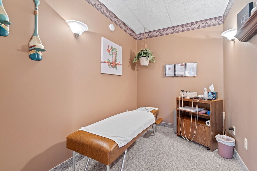 More Photos Of 3366-3368 NW Bunker Lake Blvd, Andover Medical For Sale