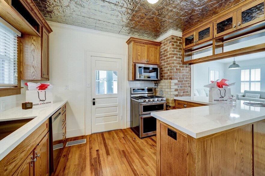 More Photos Of 414 Branard St, Houston Medical For Sale