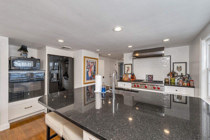 More Photos Of 205 Chelmsford St, Chelmsford Office Residential For Sale