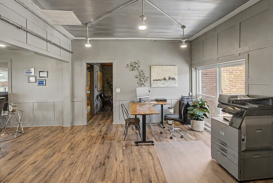 More Photos Of 2102 N Outer Dr, Dexter Office For Sale