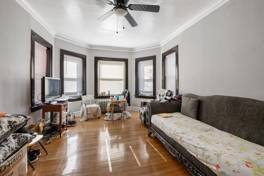 More Photos Of 500 E 82nd St, Chicago Apartments For Sale