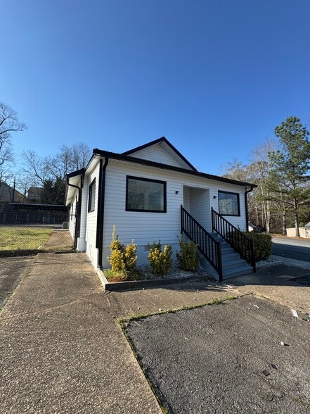 More Photos Of 2719 Huff Dr, Lawrenceville Office For Lease