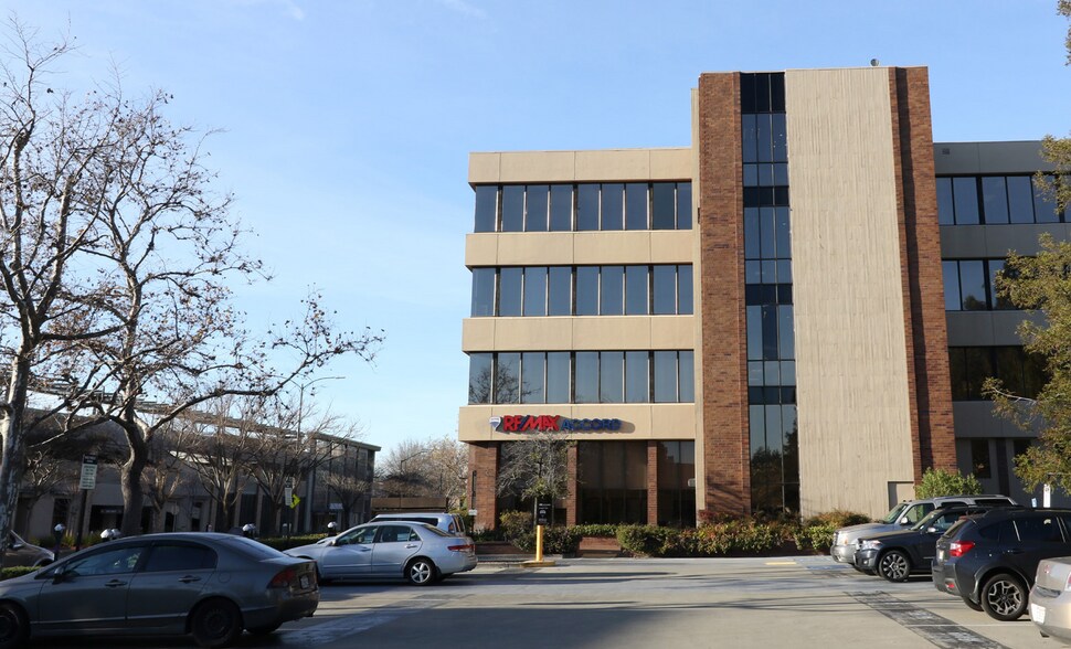 More Photos Of 800 S Broadway, Walnut Creek Office For Lease