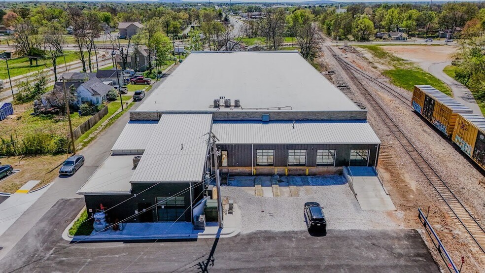 More Photos Of 600 S 1st St, Rogers Warehouse For Lease
