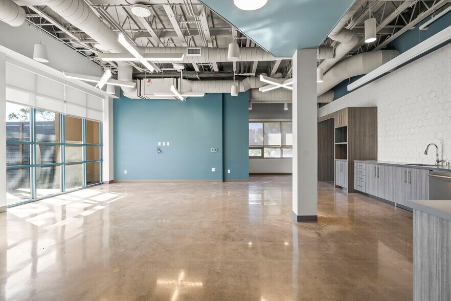 More Photos Of 6398 Cindy Ln, Carpinteria Office For Sale