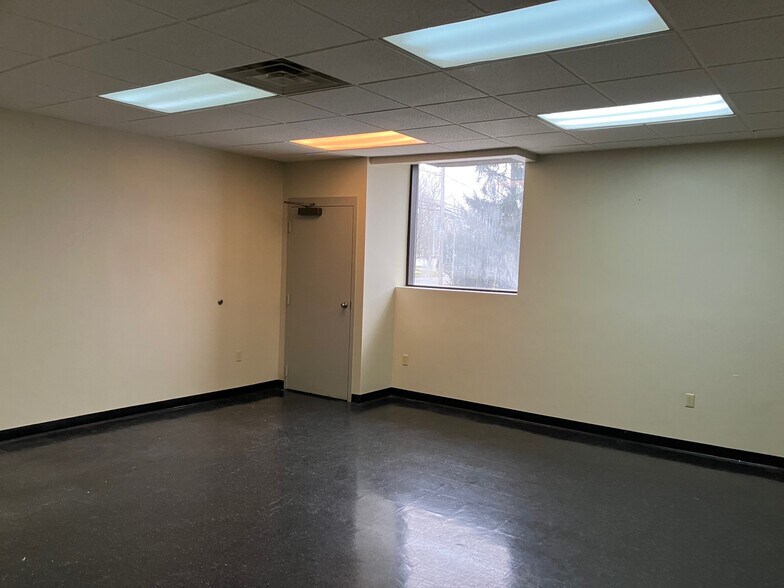 More Photos Of 85 S Long St, Williamsville Office For Lease