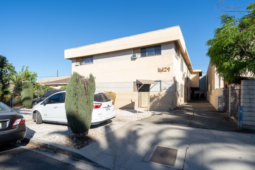 Primary Photo Of 16129 Cantlay St, Van Nuys Apartments For Sale