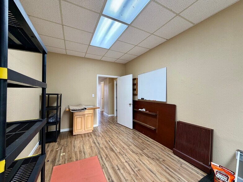 More Photos Of 2851 Winfield Dunn Pky, Kodak Land For Lease