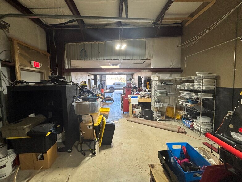 More Photos Of 7000 Crystal Hill Rd, North Little Rock Office For Sale