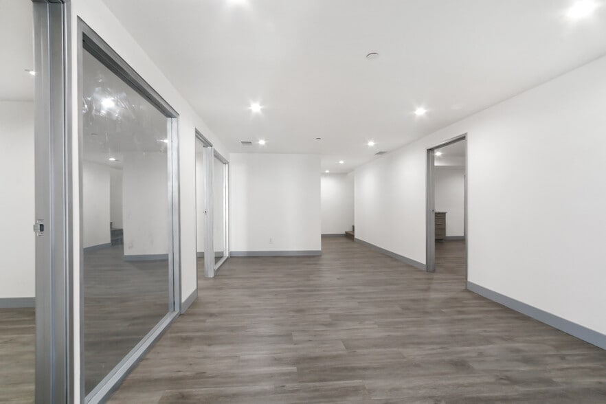 More Photos Of 245 Fischer Ave, Costa Mesa Light Manufacturing For Lease