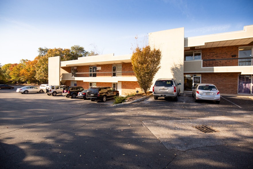 More Photos Of 2320 E North St, Greenville Office For Sale