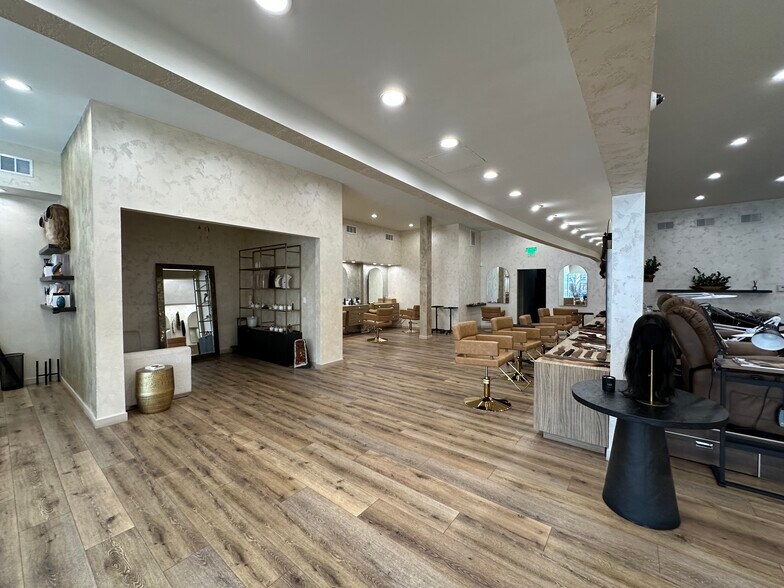 More Photos Of 351-355 N Canon Dr, Beverly Hills Storefront Retail Office For Lease