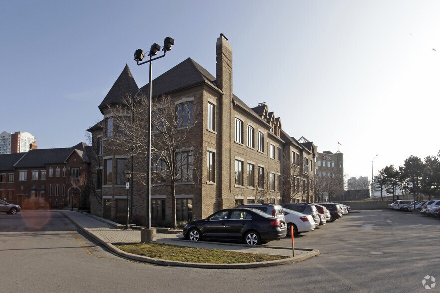 More Photos Of 28-34 Village Centre Pl, Mississauga Office For Lease
