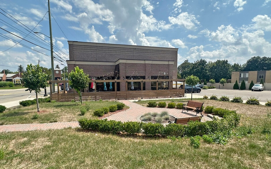 More Photos Of 32821 Grand River Ave, Farmington Hills Restaurant For Sale