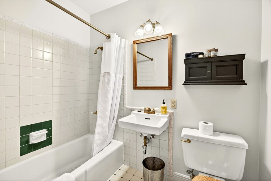 More Photos Of 668 N Main St, Ashland Hospitality For Sale