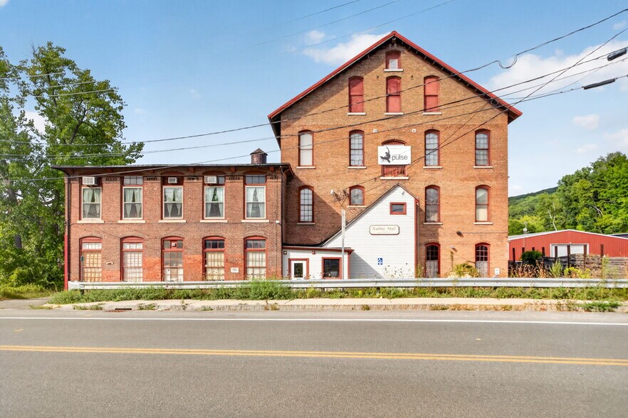 More Photos Of 420 Park St, Housatonic Flex For Sale
