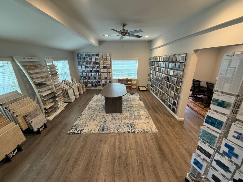 More Photos Of 9144 Sharyn Dr, Conroe Warehouse For Lease