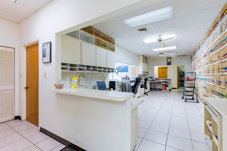 More Photos Of 655 N Indiana Ave, Englewood Medical For Sale