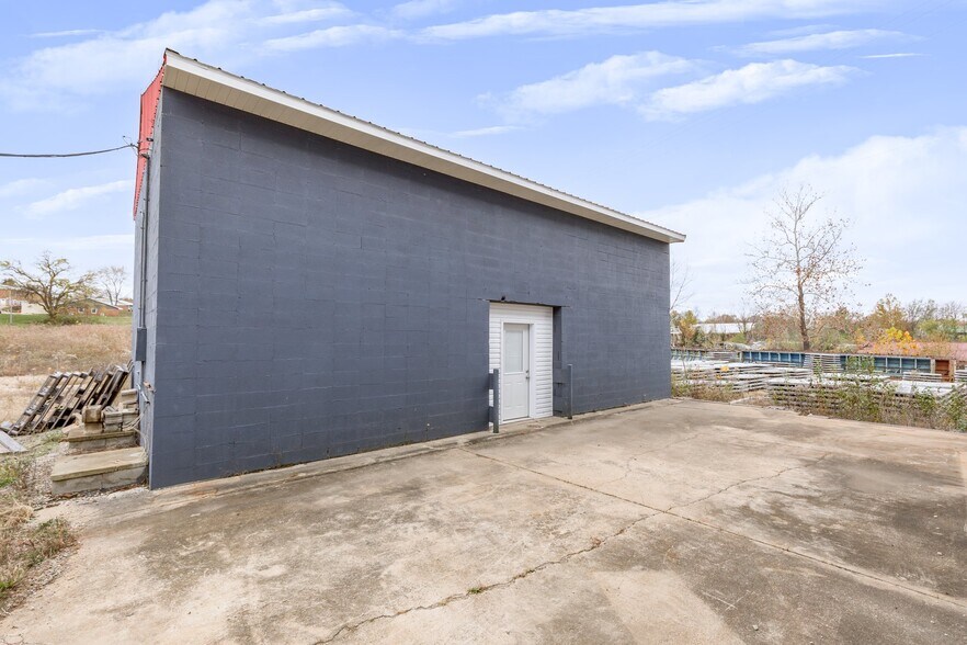 More Photos Of 519 Benham St, Bonne Terre Light Manufacturing For Sale