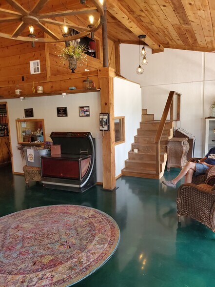 More Photos Of 809 W Outlaw Ave, Marlow General Retail For Sale