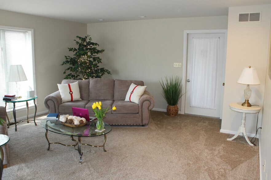 More Photos Of 400 E Main St, Mechanicsburg Office Residential For Sale