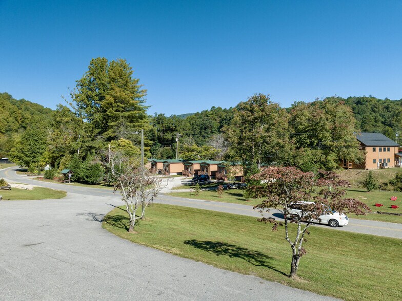 Primary Photo Of 125 Tee Pee Dr, Whittier Hotel For Sale