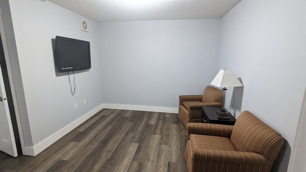 More Photos Of 1955 1st Ave N, Windom Hotel For Sale