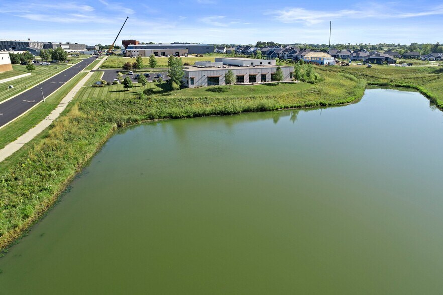 More Photos Of 1071 Uniek Dr, Waunakee Flex For Sale