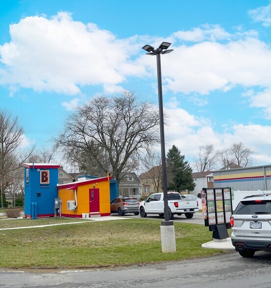 More Photos Of 426 E State St, Fremont Fast Food For Sale