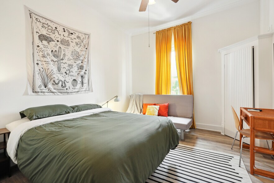 More Photos Of 4 Depot st, Elgin Hotel For Sale