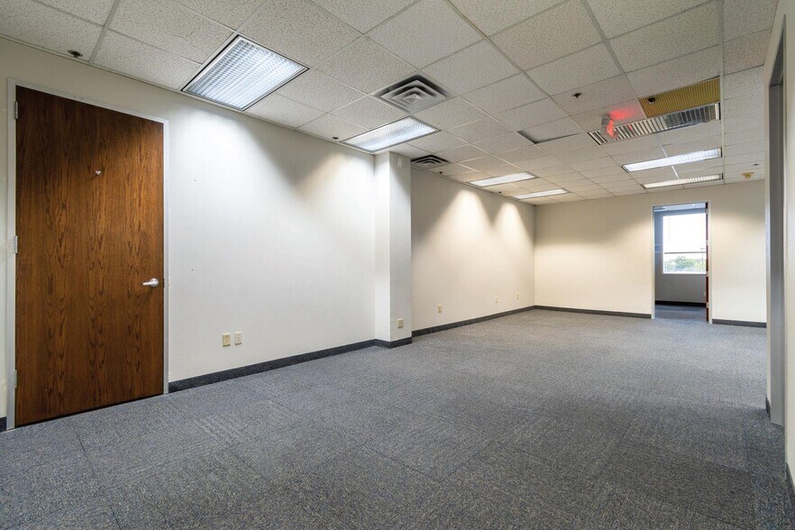 More Photos Of 6851 NE Loop 820, North Richland Hills Office For Lease
