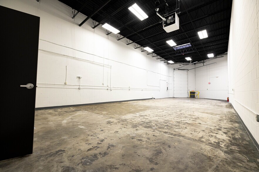 More Photos Of 335-367 Remington Blvd, Bolingbrook Light Manufacturing For Lease