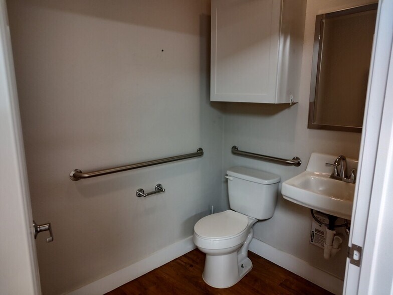 More Photos Of 1335 Shannon Rd E, Sulphur Springs Office For Lease