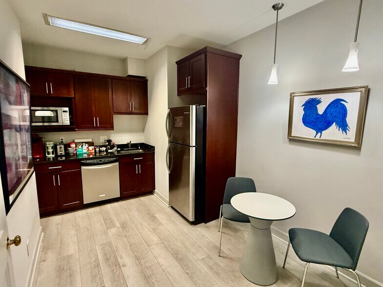 More Photos Of 4 Lenox Pointe NE, Atlanta Office For Sale