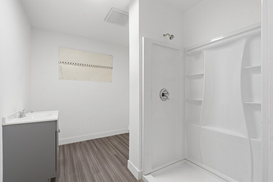 More Photos Of 2119 S Atlantic Blvd, Commerce Manufacturing For Lease