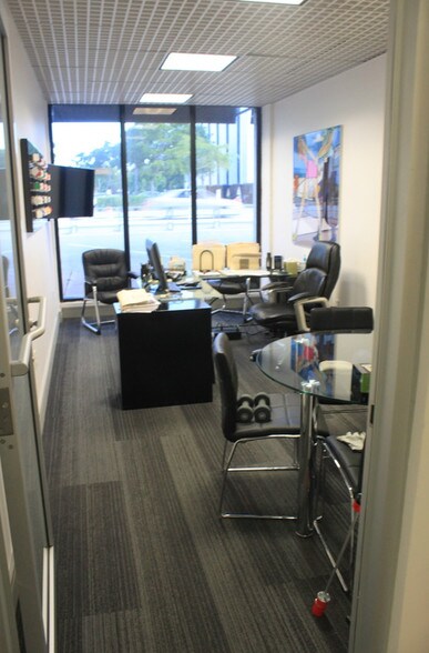 More Photos Of 2475 Hollywood Blvd, Hollywood Office For Lease