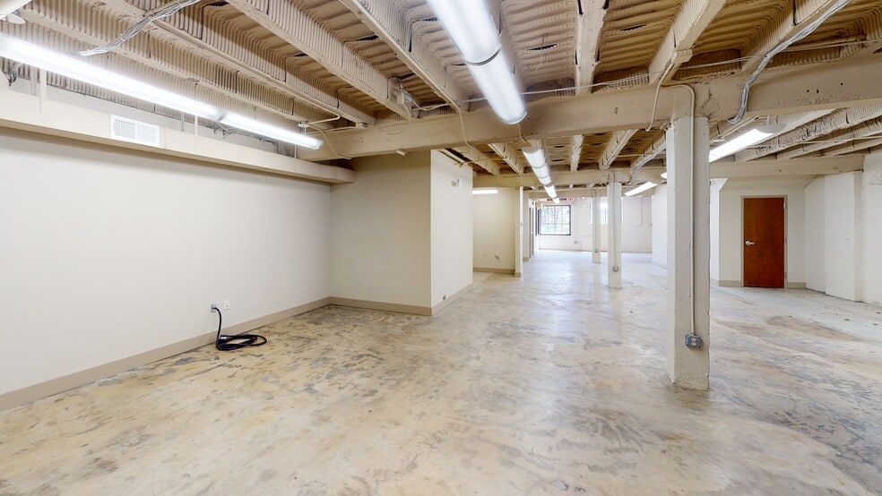 More Photos Of 306 6th St SW, Roanoke Office For Lease