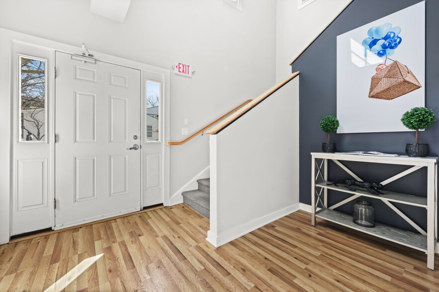 More Photos Of 16 Division St W, Greenwich Loft Creative Space For Lease