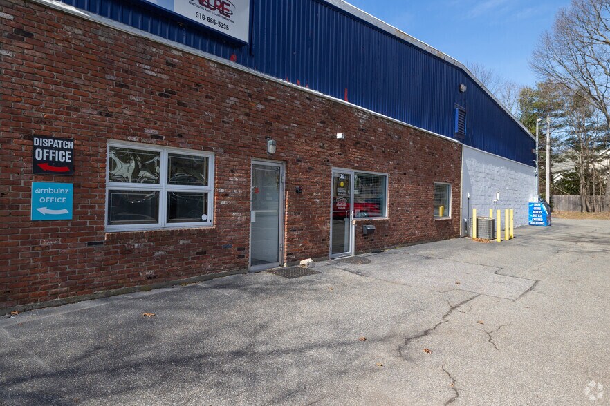 Primary Photo Of 30 Jefferson Ave, Saint James Warehouse For Lease