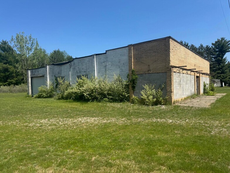 More Photos Of 5860 W Saginaw Rd, Coleman General Retail For Sale