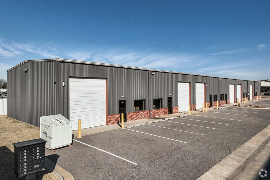 Primary Photo Of 4210 Classen Cir, Norman Warehouse For Lease