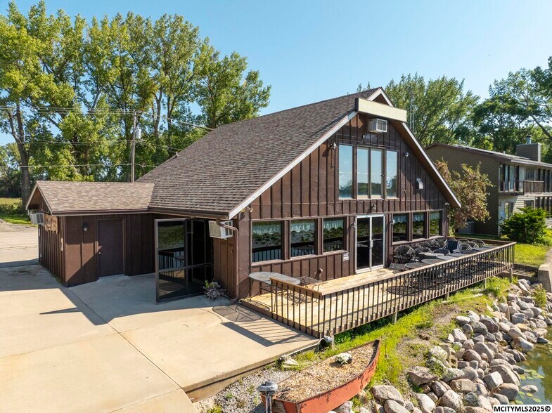 Primary Photo Of 702 E Lake St, Ventura Restaurant For Sale