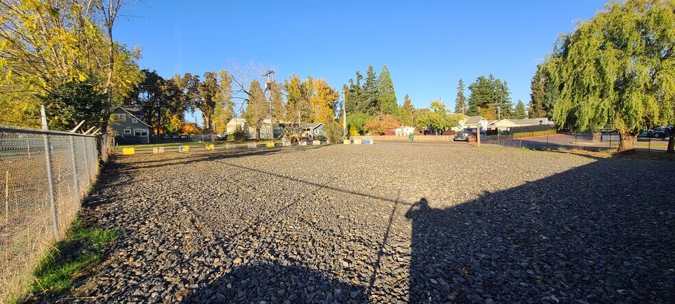 More Photos Of 328 Fossholm St NE, Silverton Land For Lease