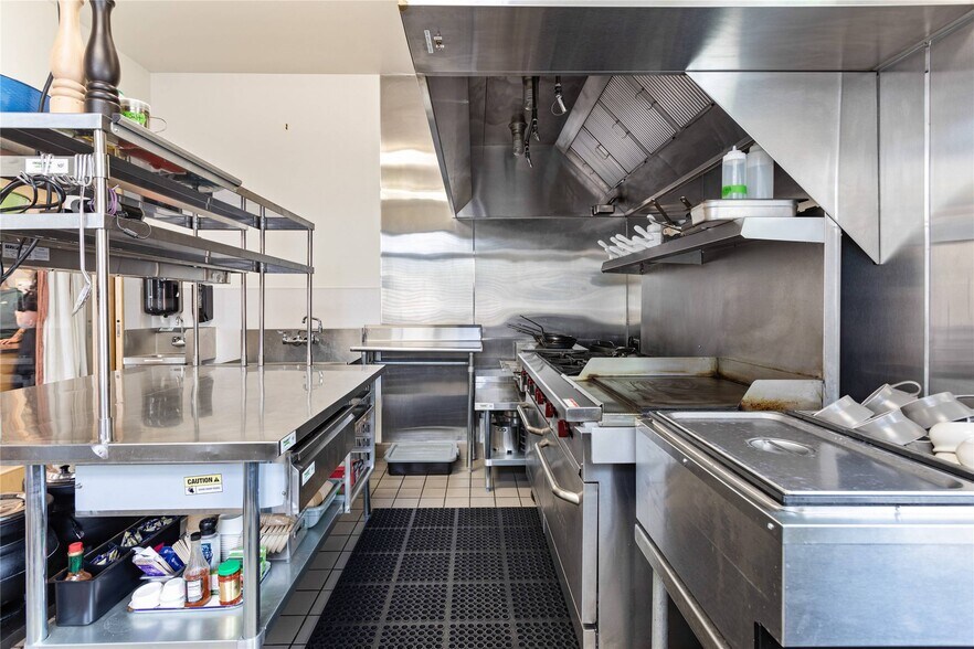 More Photos Of 1951 Kensington Ave, Missoula Storefront Retail Residential For Lease